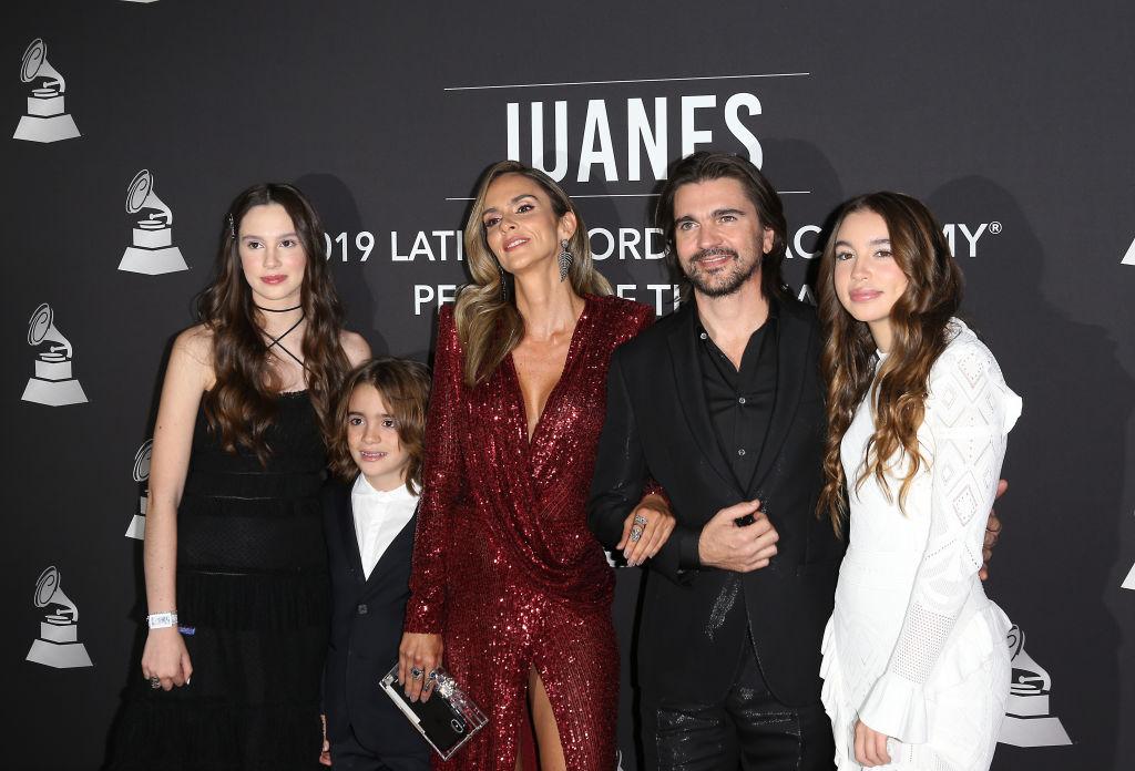 Juanes junto a su familia en 2019.