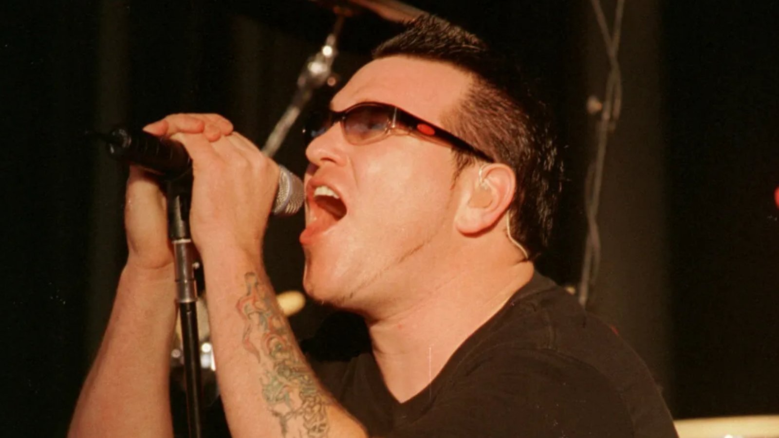 Steve Harwell, cantando con Smash Mouth