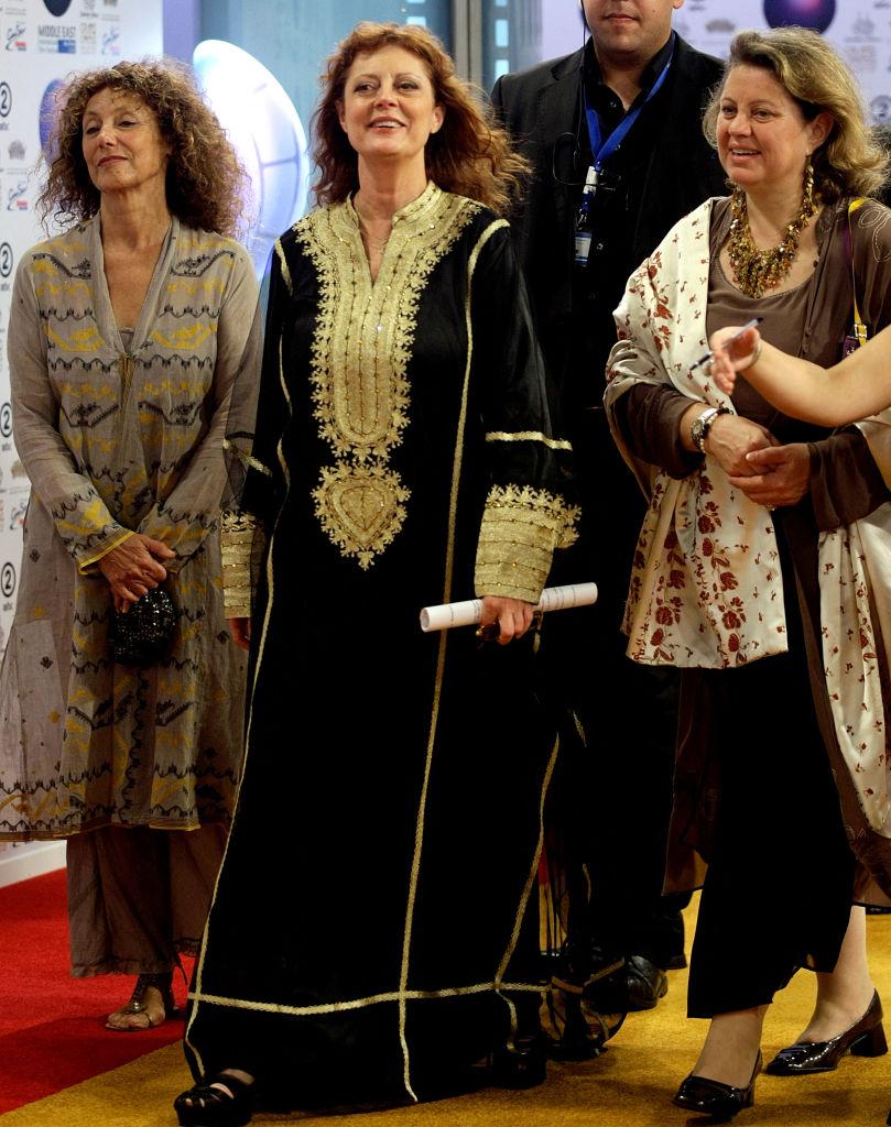 Susan Sarandon vistiendo una abaya en Abu Dabi en 2008.