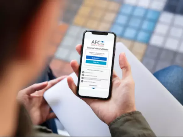 Seguro de cesantía. Celular.