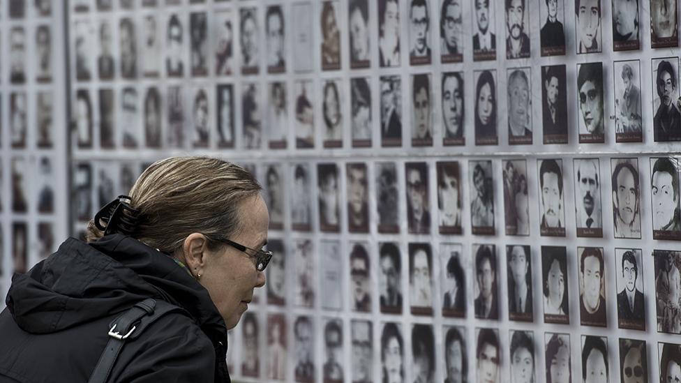 Una de las conmemoraciones a las más de 3.000 víctimas del régimen de Pinochet en Villa Grimaldi, uno de los lugares que se usó como centro de detención y tortura. 