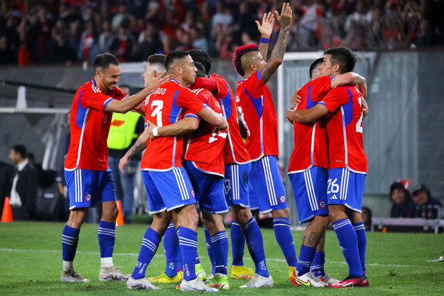 Selección chilena celebrando un gol