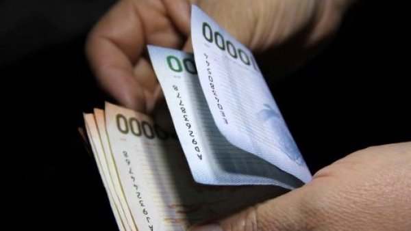 Sueldo mínimo. Billetes.