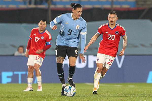 Darwin Núñez de Uruguay contra la Selección Chilena