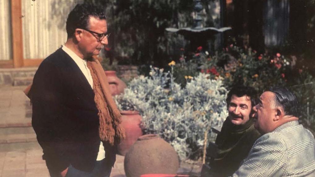 Salvador Allende junto a Joan Garcés,