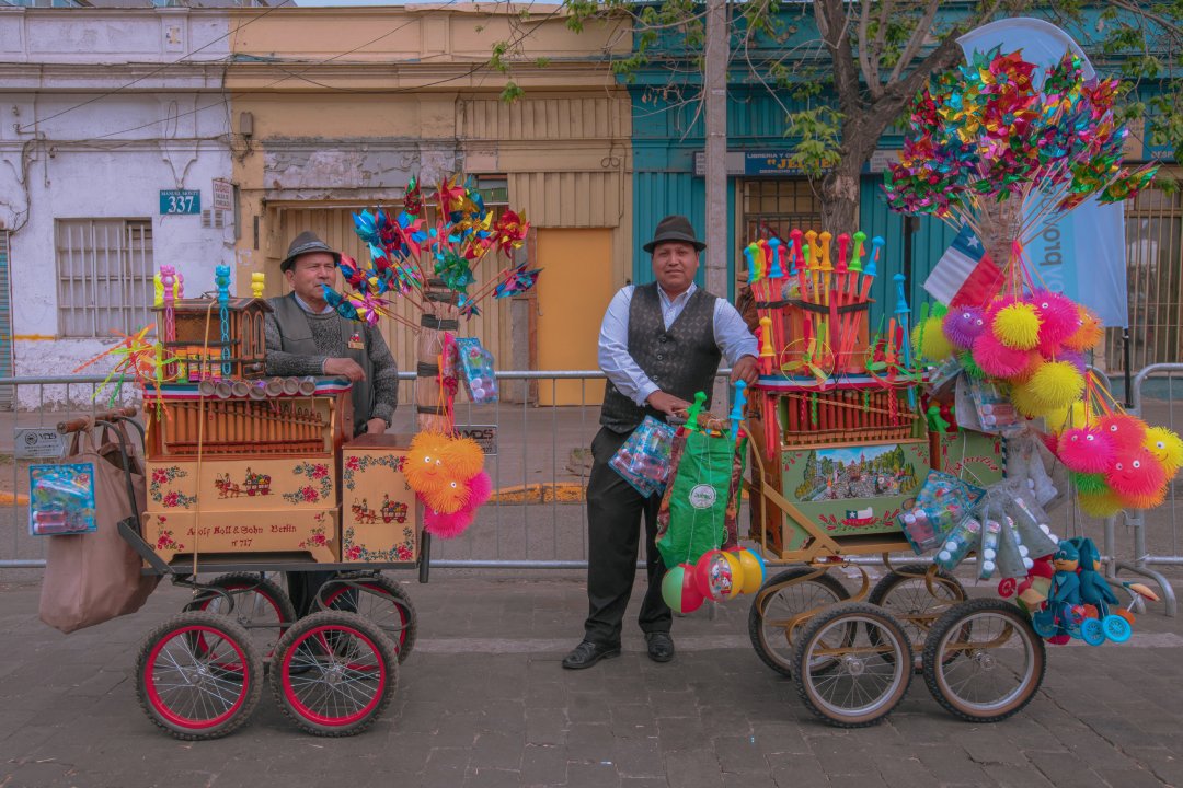 Fiestas Patrias. Señor con carrito. 