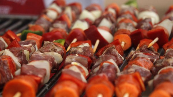 Asado y anticuchos de Fiestas Patrias