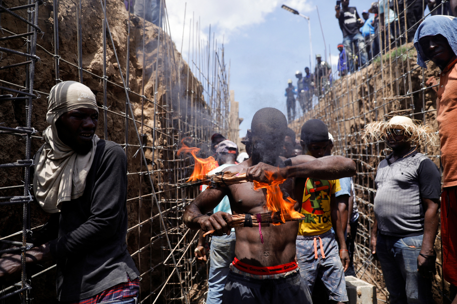 Trabajadores haitianos en la construcción del canal.