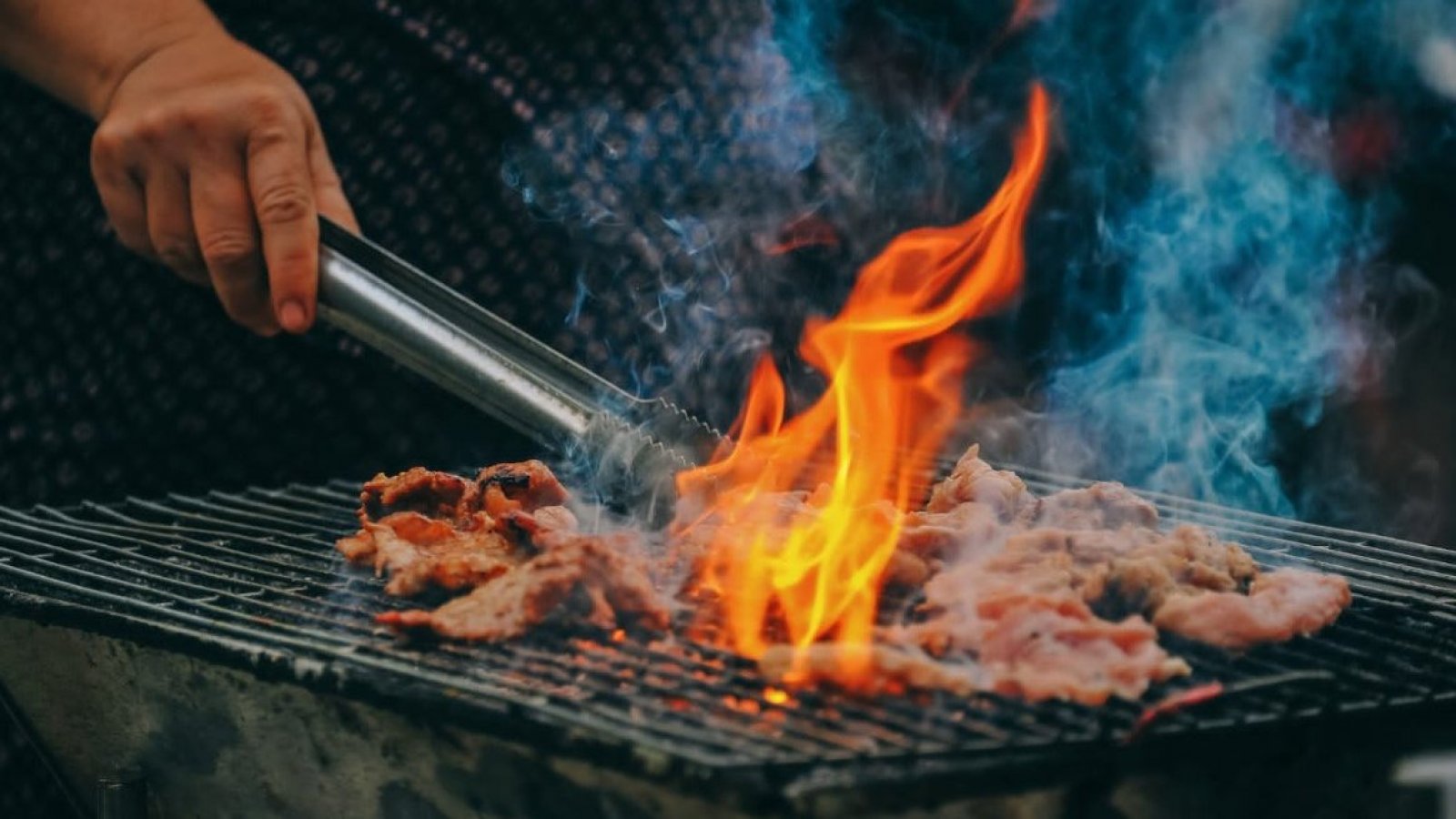 Fiestas Patrias. Parrilla con carne.