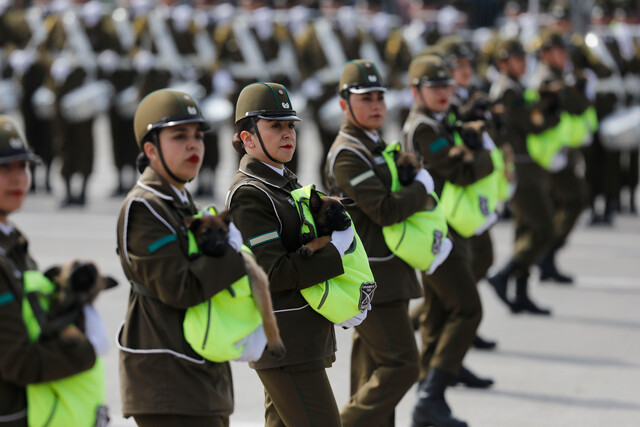 Carabineros en parada militar