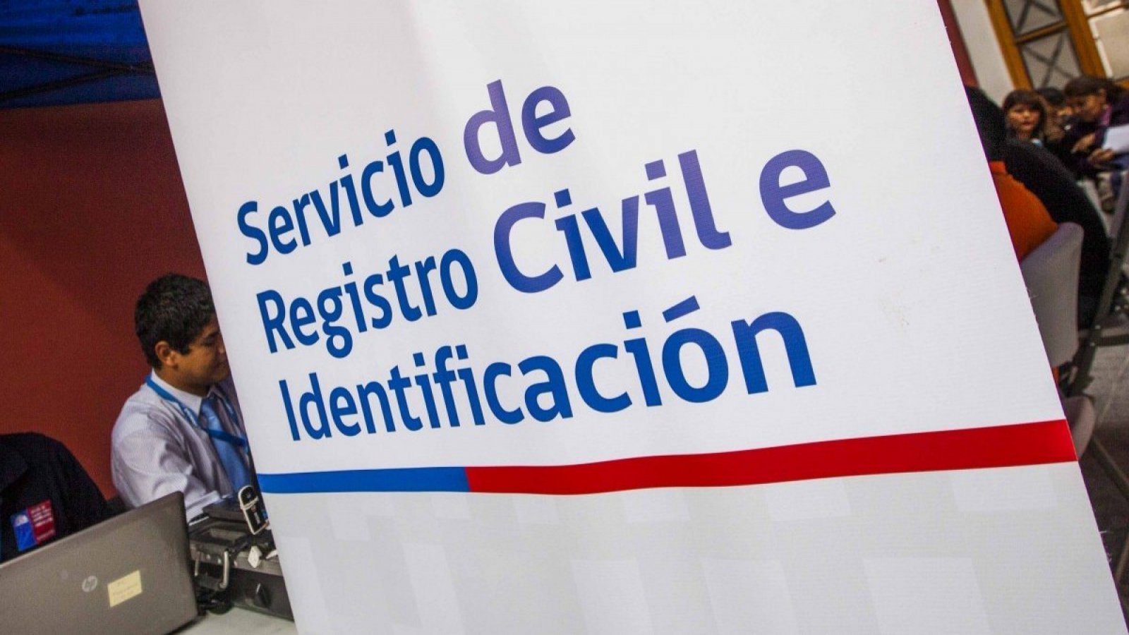 Registro Civil e identificación. Cartel con logo.