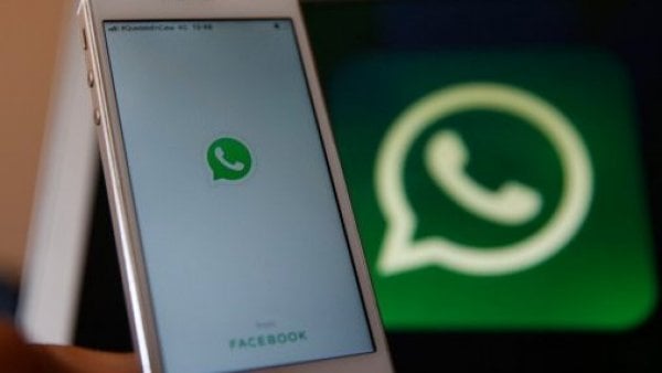 Imagen referencial de un celular con aplicación de WhatsApp.