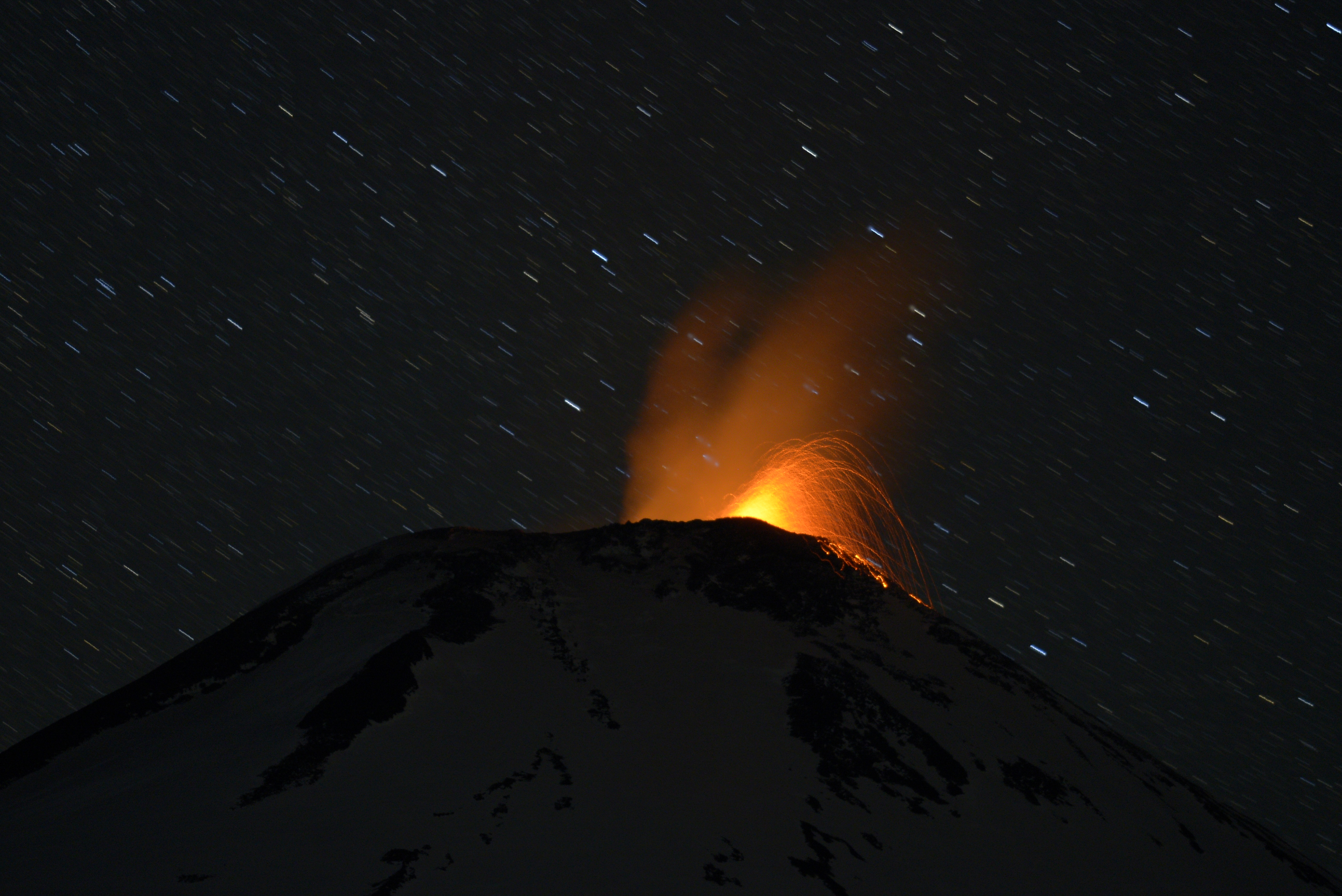 Volcán Villarrica de noche.