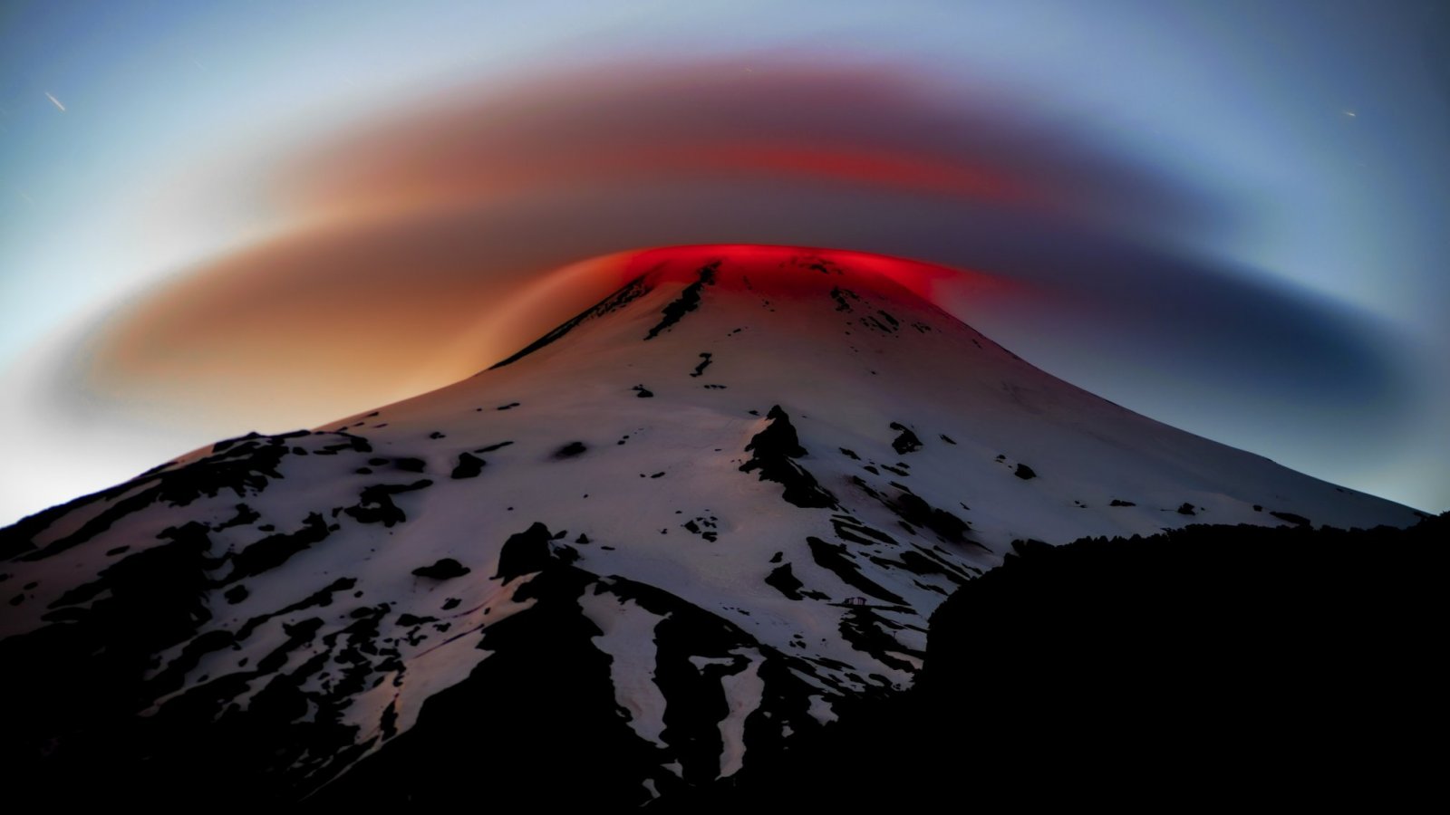 Volcán Villarrica de noche.
