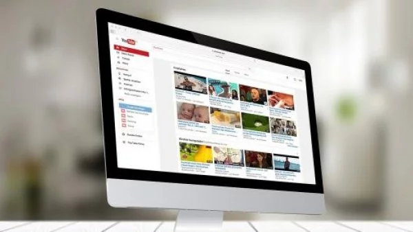 Youtube. Computador con videos.