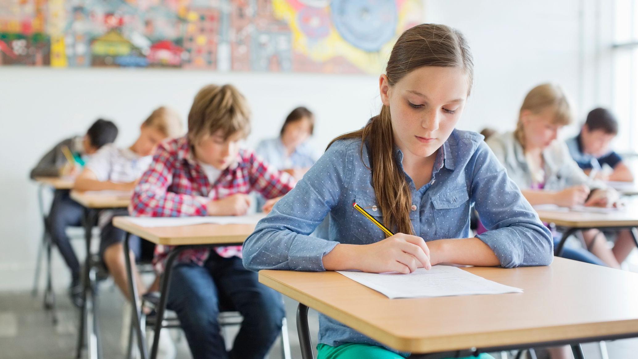 Niños en clase 