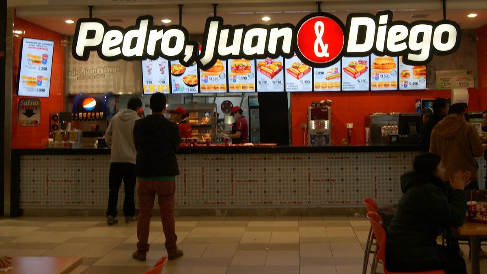 Pedro, Juan y Diego se reorganiza tras disminución de ventas