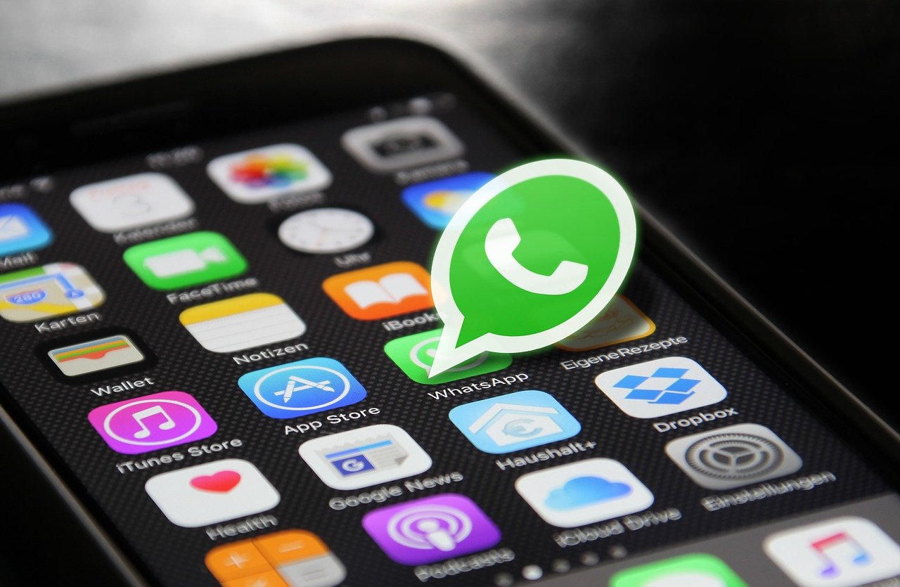 App de WhatsApp en celular