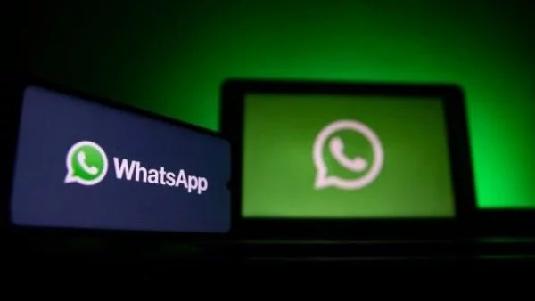 Logos de WhatsApp en dispositivos móviles