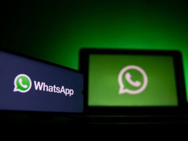Logos de WhatsApp en dispositivos móviles