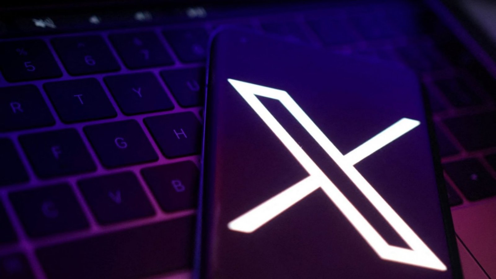 Logo de X (Twitter) en celular