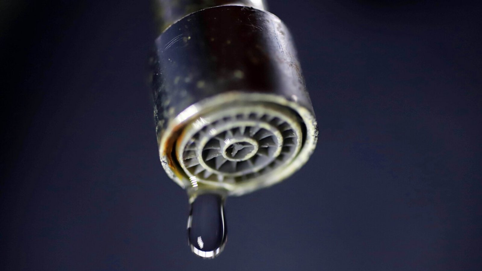 Llave con gota de agua. Corte de agua. Recomendaciones corte de agua.