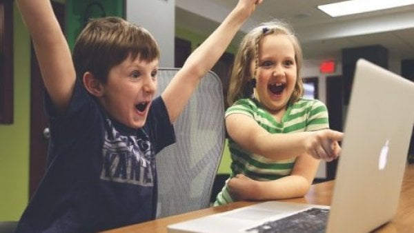 Australia permitirá uso de inteligencia artificial en escuelas