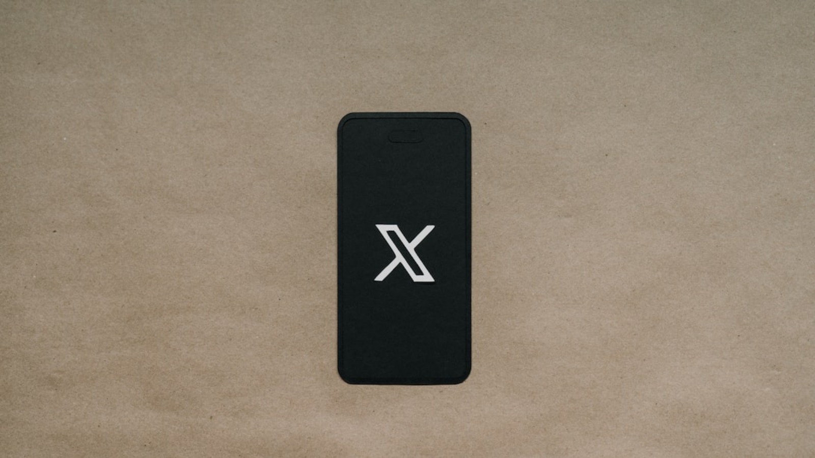 Teléfono con el logo de X (antiguo Twitter)