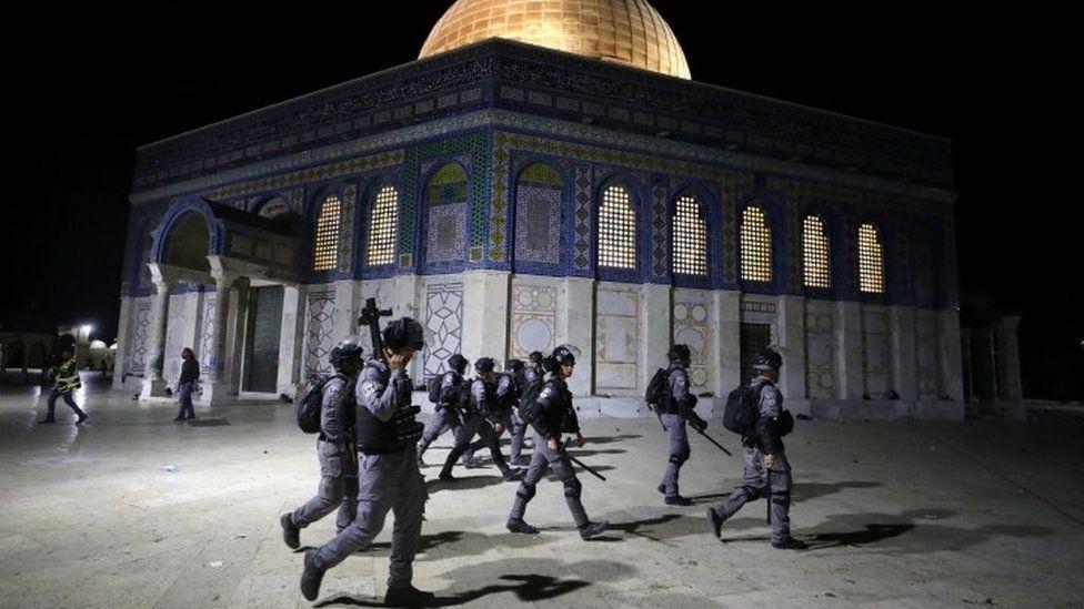 La policía israelí in la Explanada de las Mezquitas, donde coexisten sitios de oración musulmanes y judíos.