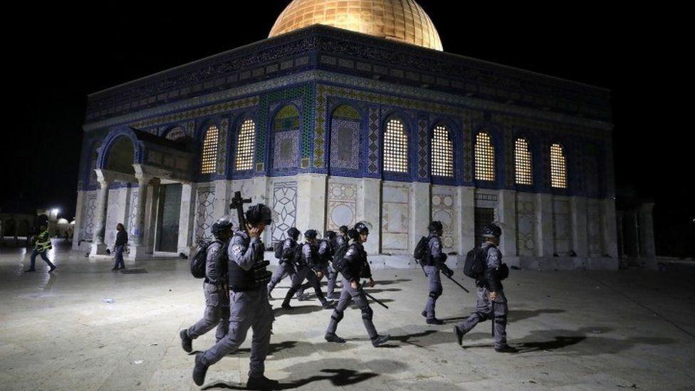 La policía israelí in la Explanada de las Mezquitas, donde coexisten sitios de oración musulmanes y judíos.