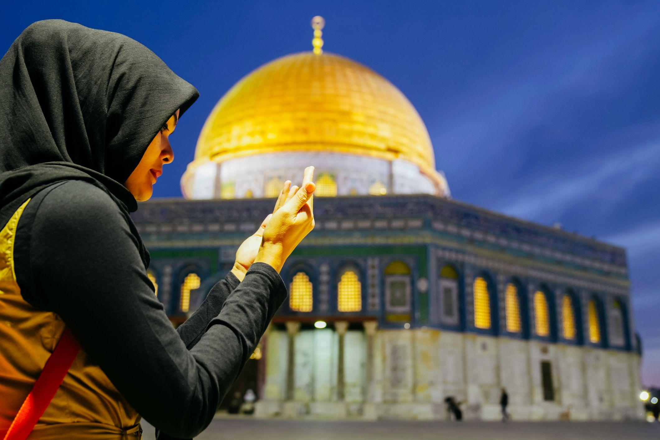 Los no musulmanes pueden visitar el sitio de al Aqsa, pero solo los creyentes de esta religión tienen permitido realizar la oración dentro de la Explanada de las Mezquitas.