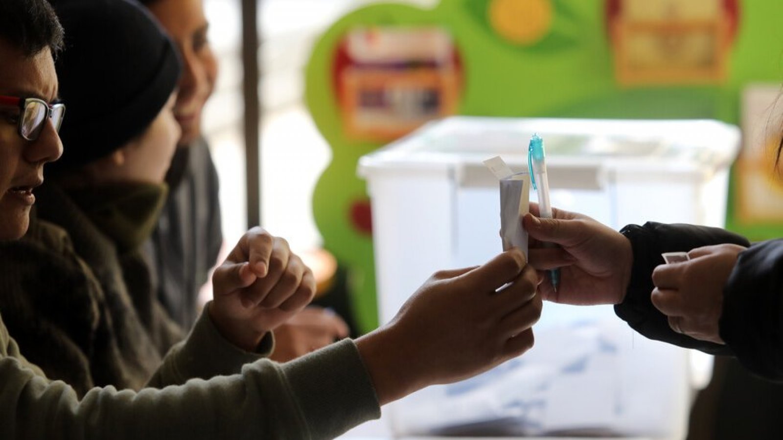 Mesa de votación en elecciones. Servel.