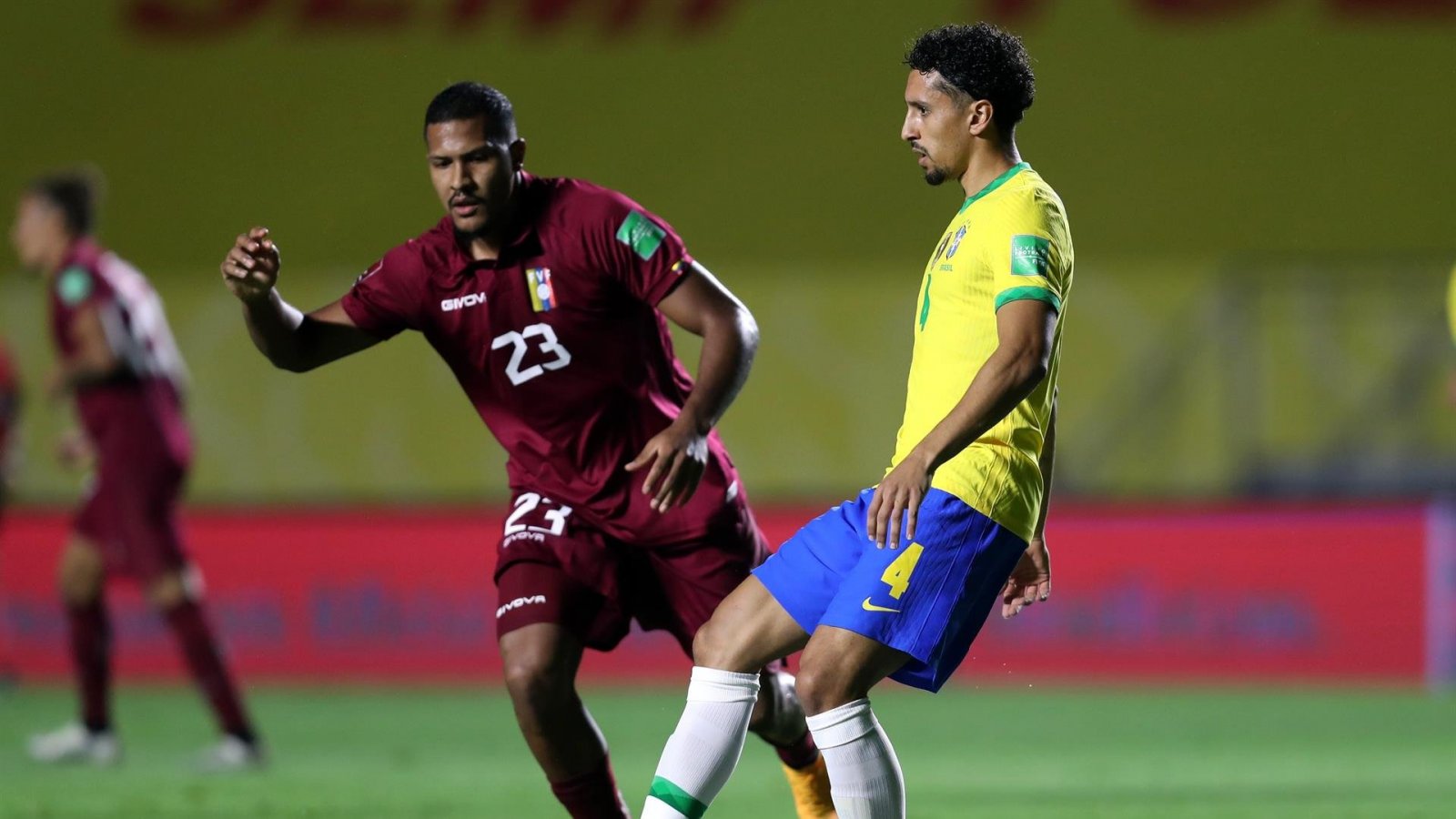 Salomón Rondón de Venezuela y Marquinhos de Brasil