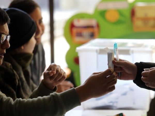 Mesa de votación en elecciones. Servel.