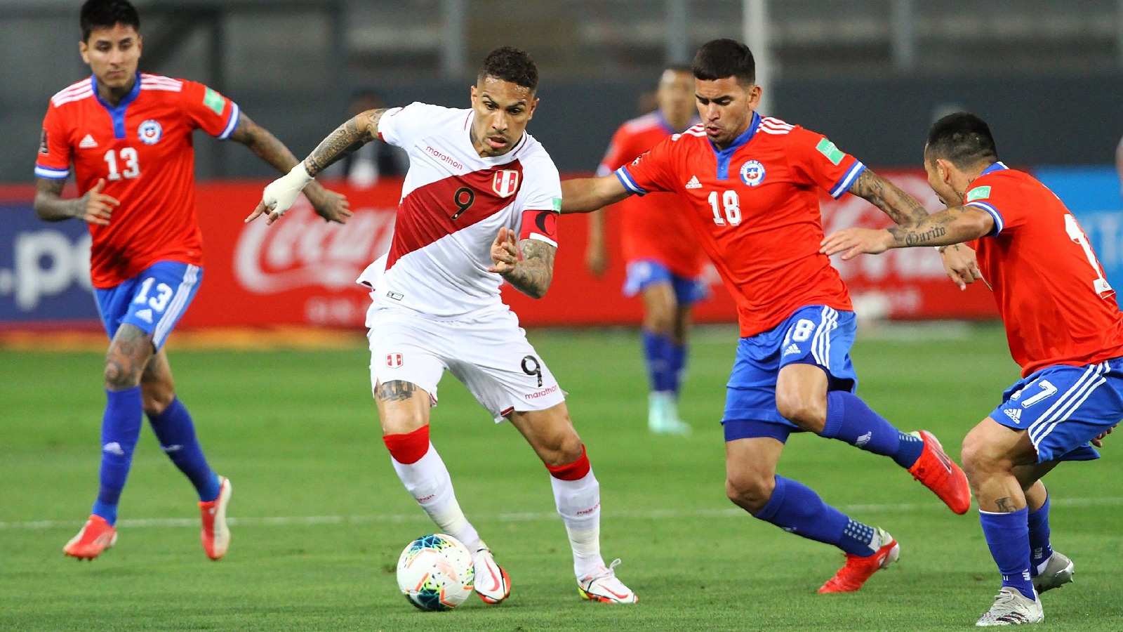 Paolo Guerrero contra Chile