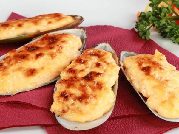 Plato de machas a la parmesana