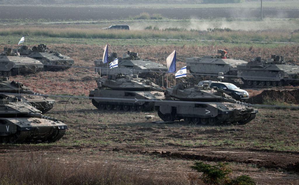 Tanques israelíes en la fontera de la Franja de Gaza