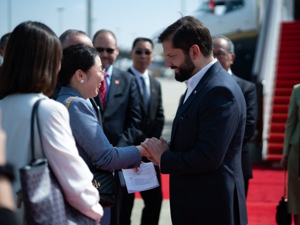 Presidente Gabriel Boric en su llegada a China
