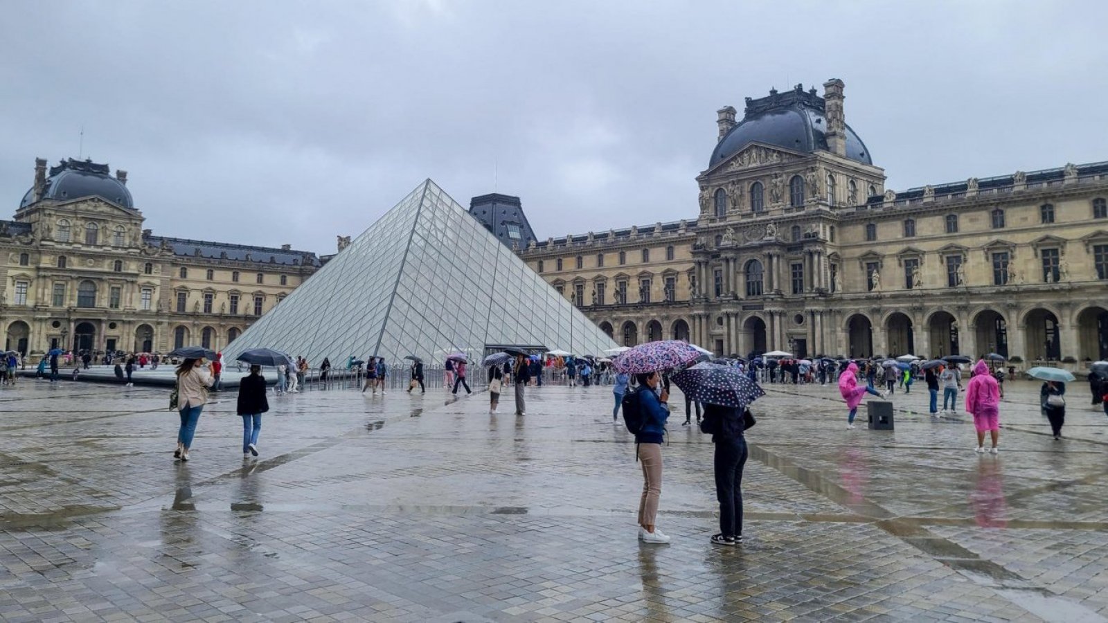 El Louvre y el palacio de Versalles reabren