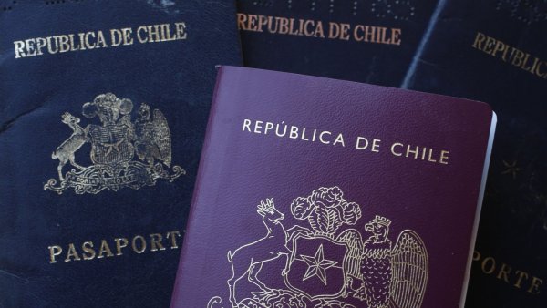 Rechazan renovar pasaporte y cédula a hombre por deber pensión alimenticia