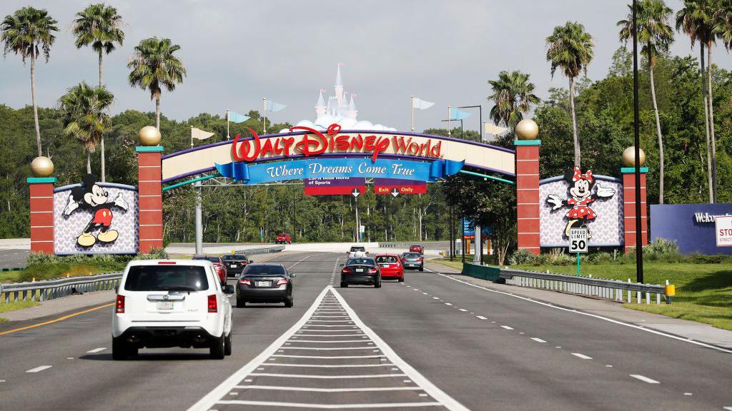 Entrada a uno de los parques de Disney