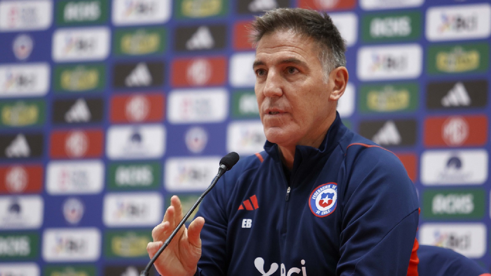 Eduardo Berizzo durante conferencia de prensa