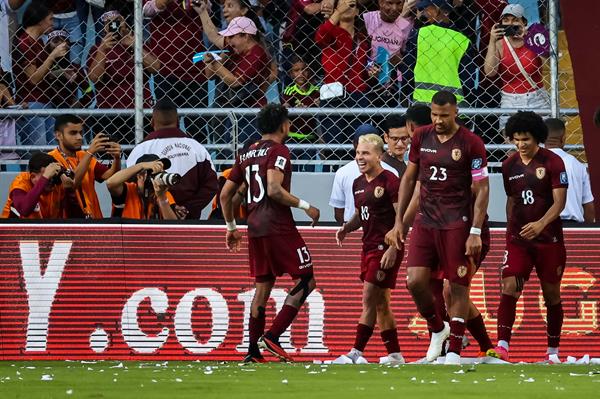 Selección Venezuela celebrando goleada ante Chile