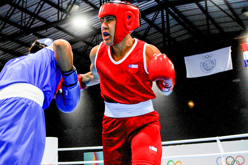 Catalina Castro participando de boxeo en Paraguay