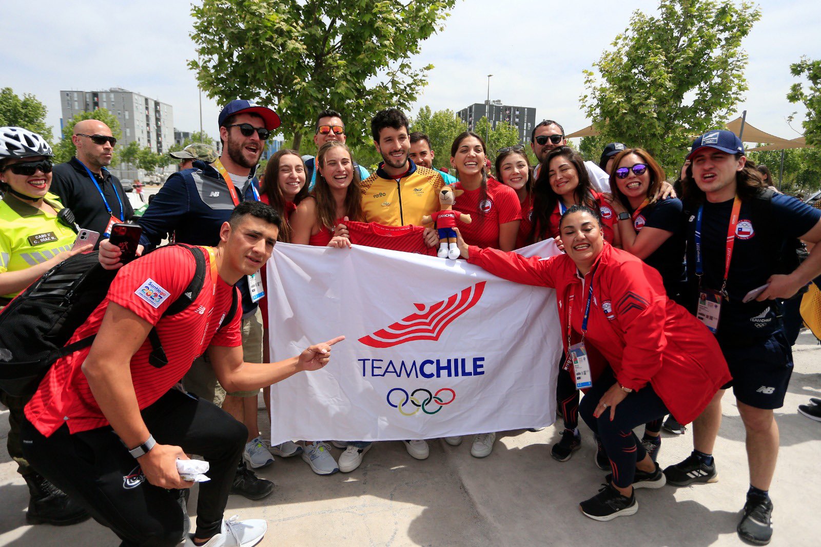 Sebastián Yatra con el Team Chile
