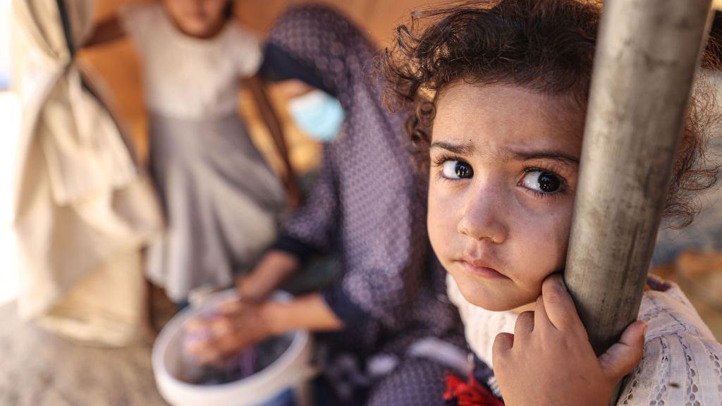 Una niña palestina en un campo de refugiados en el sur de Gaza.