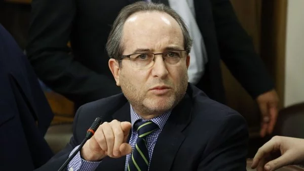 Artzyeli se cuadra con Monsalve y afirma que reunión fue por 