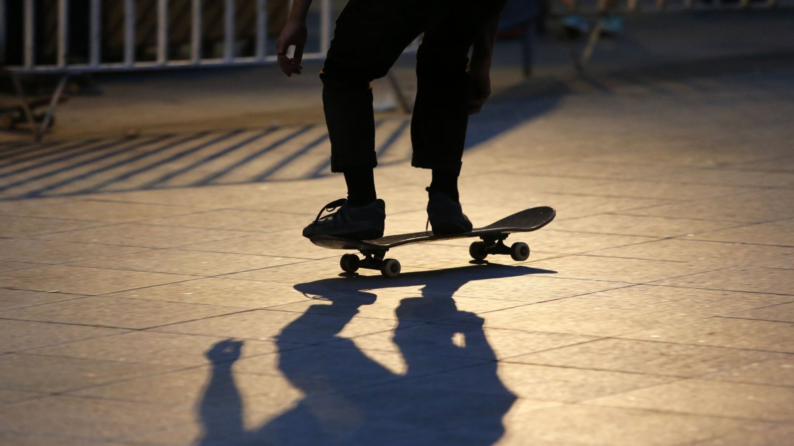 Persona patinando en skate. Juegos Panamericanos Santiago 2023.