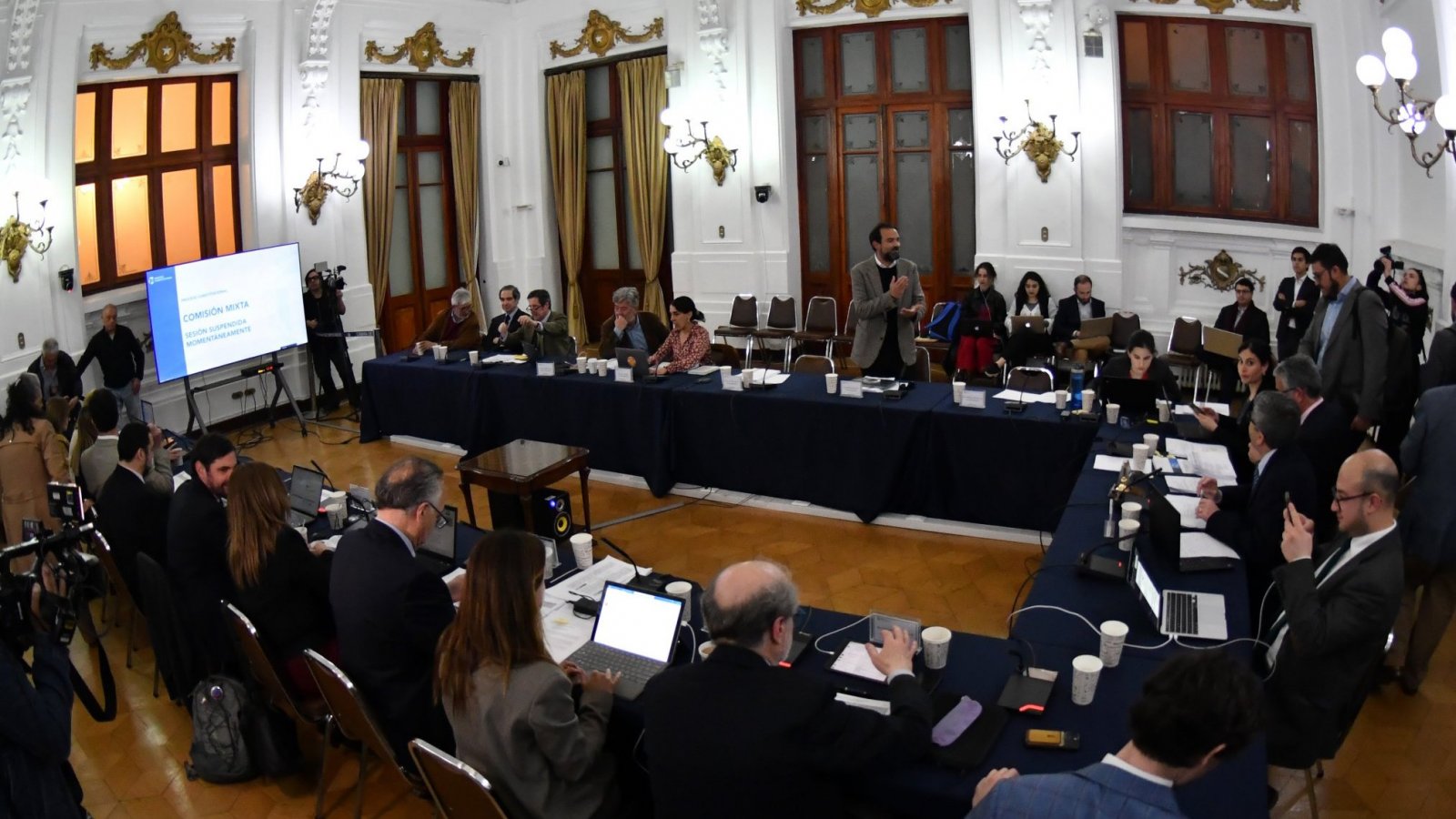 Sesión de la Comisión Mixta del proceso constituyente.