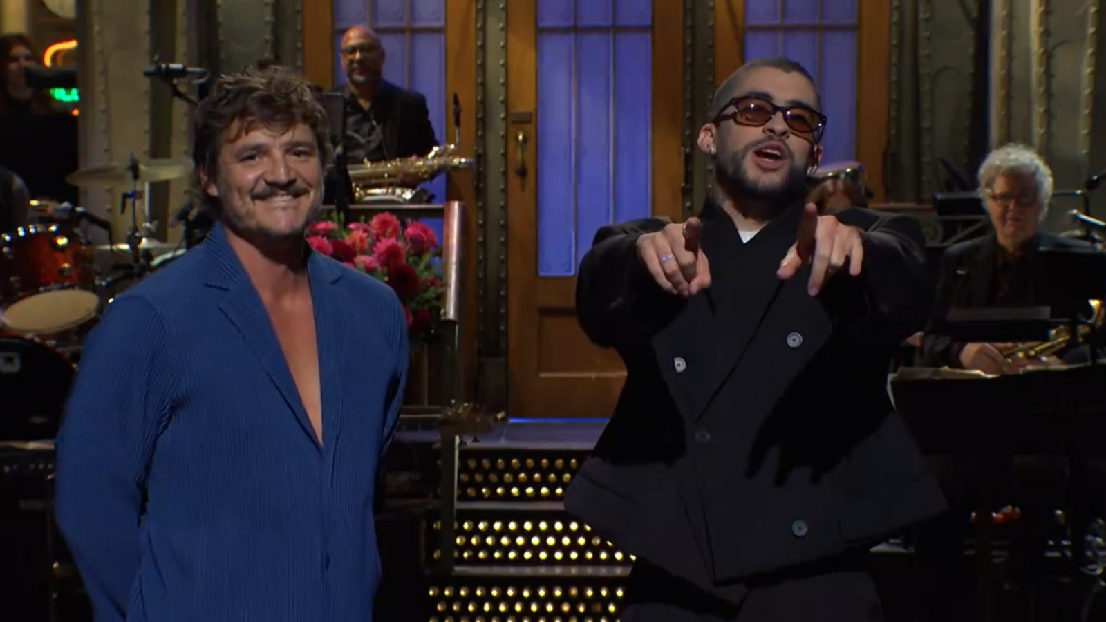 El épico momento de Bad Bunny y Pedro Pascal en Saturday Night Live